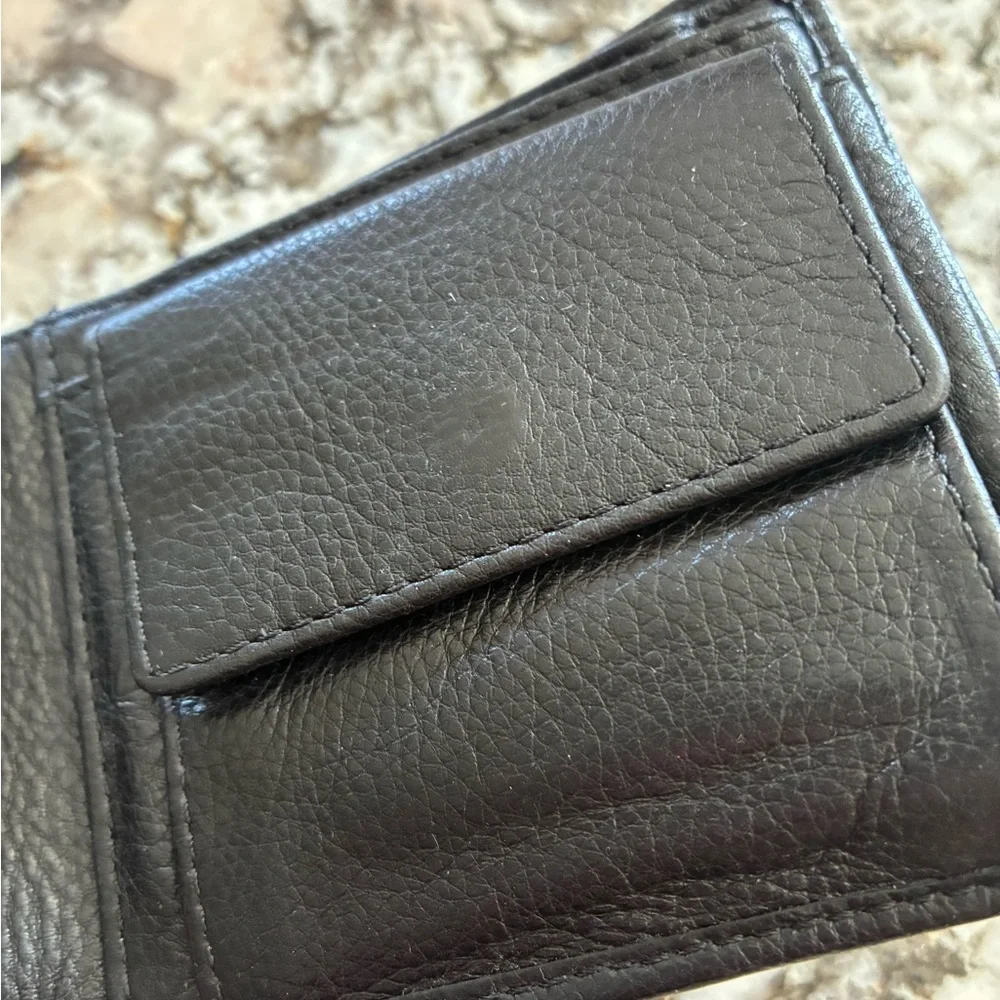 Clarks PEBBLE Men’s Black LEATHER (100%) Wallet! Absolutely Gorgeous!